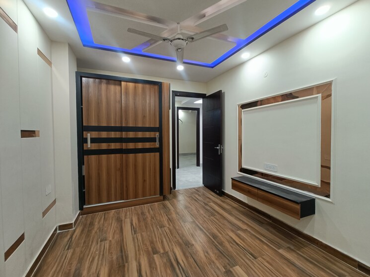 Room, uttam nagar west 4 Bedroom 125 Sq.Yd. Builder Floor In Uttam Nagar West Delhi 8041986