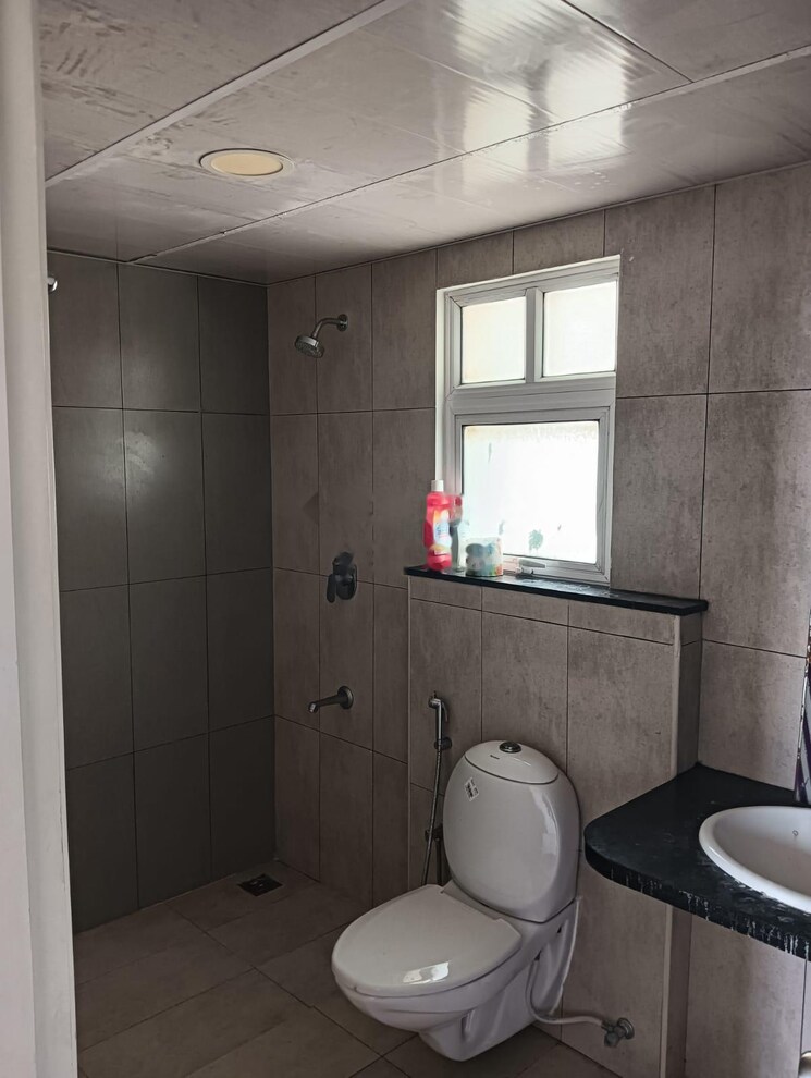 Bathroom, prestige-lakeside-habitat 3 Bedroom 1655 Sq.Ft. Apartment In Varthur Bangalore 8041972