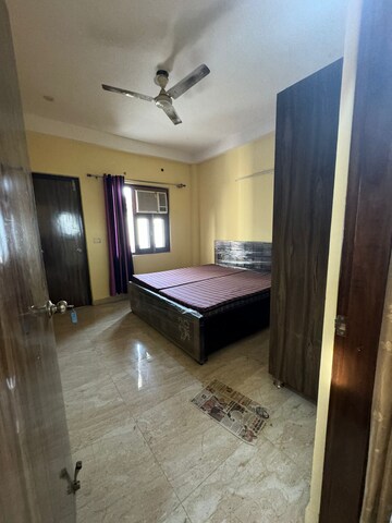 Room in 2 BHK Builder Floor at Ansal Sushant Lok I, Sector 43 – for Rent
