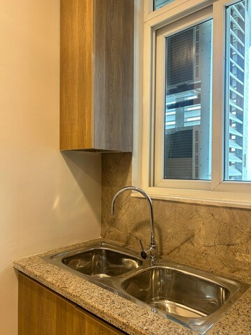 Furnished Amenities in 2 BHK Apartment at Ambience Creacions, Sector 22 – for Rent