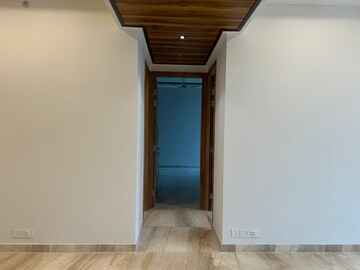 Room in 2 BHK Apartment at Ambience Creacions, Sector 22 – for Rent