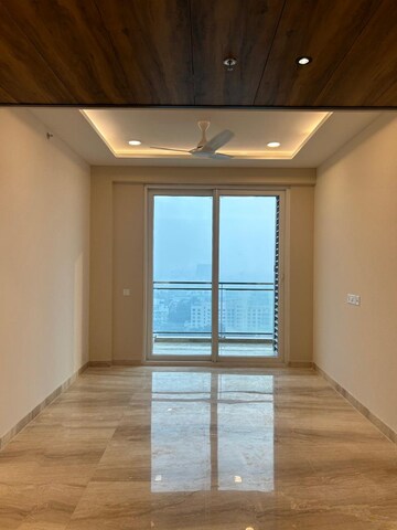 Room in 2 BHK Apartment at Ambience Creacions, Sector 22 – for Rent