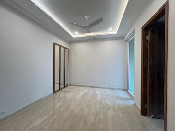 Room in 2 BHK Apartment at Ambience Creacions, Sector 22 – for Rent