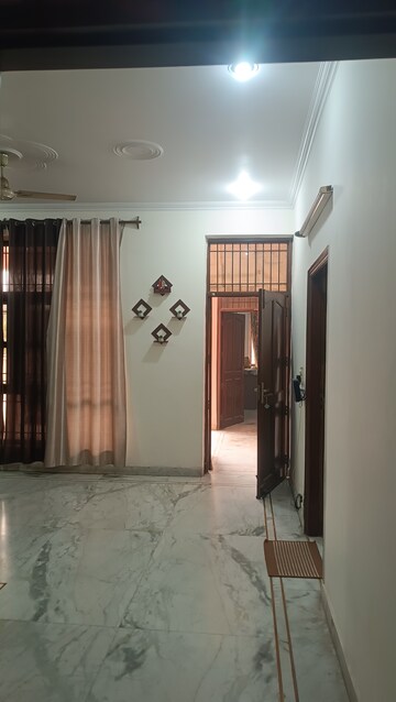 Living Room in 2.5 BHK Independent House at Eldeco Ananda, Sector 48 – for Rent
