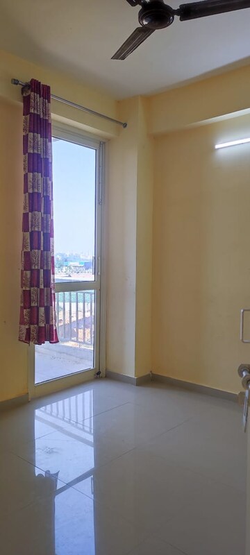 Room in 3 BHK Apartment at Conscient Habitat 78, Sector 78 – for Sale