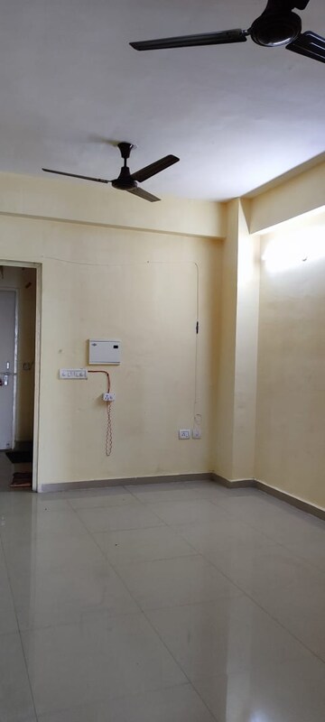 Room in 3 BHK Apartment at Conscient Habitat 78, Sector 78 – for Sale