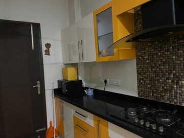 Kitchen in 1.5 BHK Builder Floor at DLF Royale Residences, Dlf Phase I – for Rent