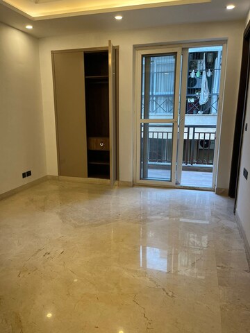 Room in 3 BHK Builder Floor at Ansal Sushant Lok I, Sector 43 – for Rent