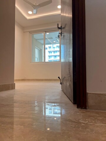 Room in 4 BHK Builder Floor at Ambience Creacions, Sector 22 – for Rent