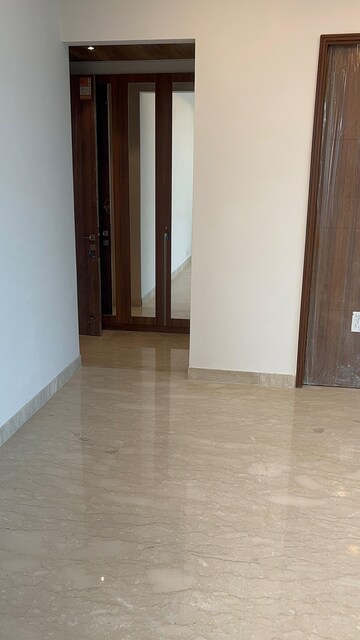 Room in 4 BHK Builder Floor at Ambience Creacions, Sector 22 – for Rent