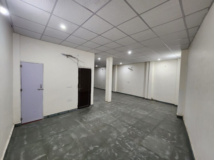 Team Area, gomti nagar Commercial Warehouse 1233 Sq.Ft. In Gomti Nagar Lucknow 8042140
