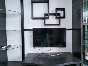 Furnished Amenities in 1 BHK Apartment at K Raheja Heights, Malad East – for Rent