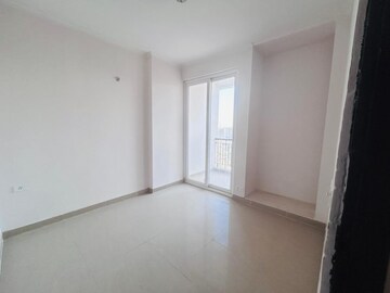 Room in 3 BHK Apartment at Amrapali Leisure Park, Amrapali Leisure Valley – for Sale