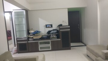 Study Room in 2 BHK Apartment at Galaxy Exotica, Vile Parle East – for Rent