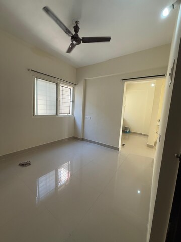 Room in 2 BHK Apartment at Ambiience Antilia, Bavdhan – for Rent