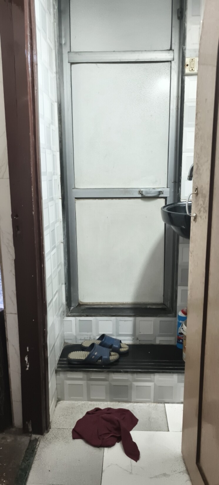 Bathroom, adarsh-chs-santacruz 2 Bedroom 1000 Sq.Ft. Apartment In Santacruz East Mumbai 8042380