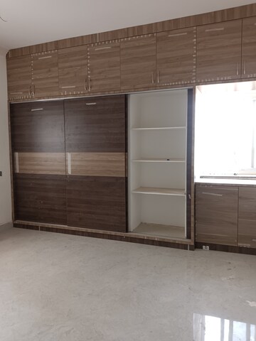 Room in 3 BHK Apartment at Kondapur – for Rent