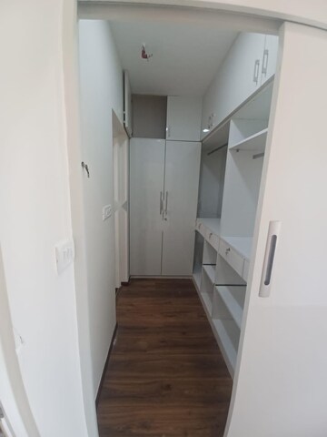Room in 3 BHK Apartment at Godrej Aqua, International Airport Road – for Rent