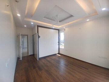 Room in 3 BHK Apartment at Godrej Aqua, International Airport Road – for Rent