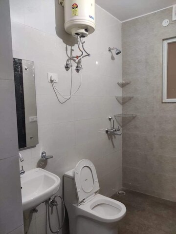 Bathroom in 3 BHK Builder Floor at Unitech South City 1, South City 1 – for Rent