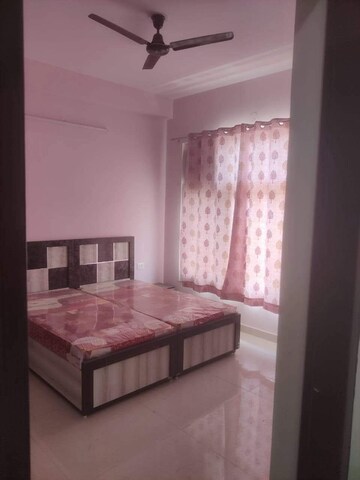 Bedroom in 3 BHK Builder Floor at Unitech South City 1, South City 1 – for Rent