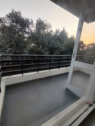 Balcony in 3 BHK Builder Floor at Unitech South City 1, South City 1 – for Rent