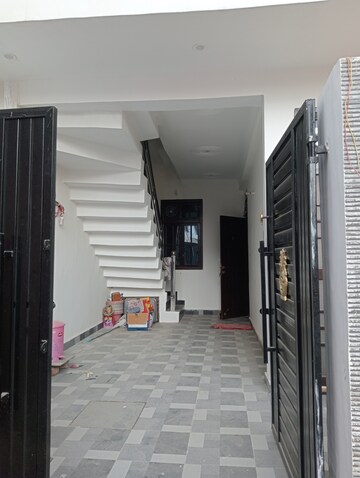 Master Bedroom in 3 BHK Villa at Gomti Nagar – for Sale