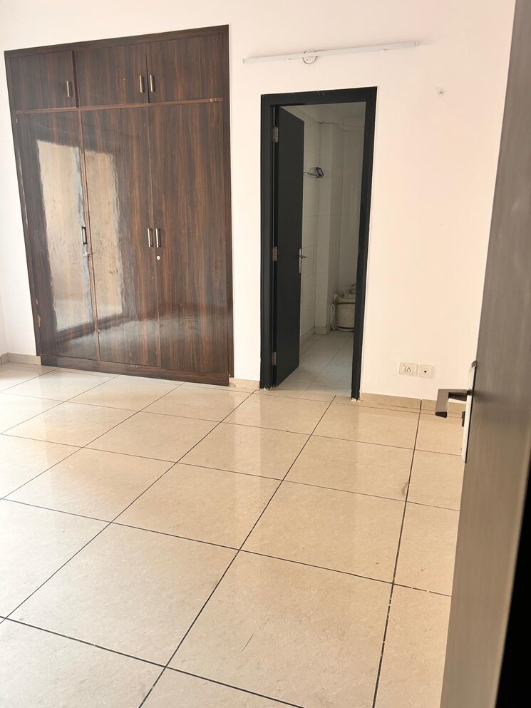 Bathroom, gulshan-vivante 3.5 Bedroom 2190 Sq.Ft. Apartment In Sector 137 Noida 8042463