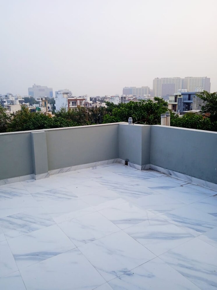 Balcony, rwa-residential-society 1 RK 300 Sq.Ft. Builder Floor In Sector 40 Gurgaon 8042439