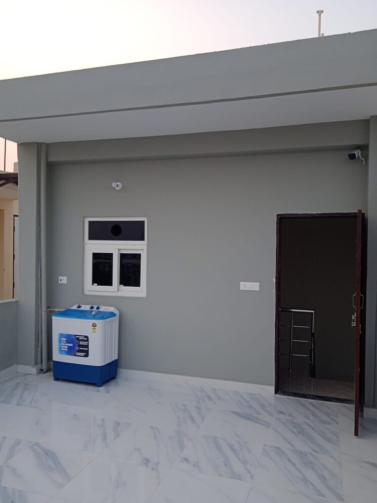 Room, rwa-residential-society 1 RK 300 Sq.Ft. Builder Floor In Sector 40 Gurgaon 8042439