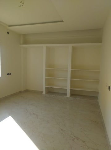 Room in 3 BHK Apartment at Shaikpet – for Sale