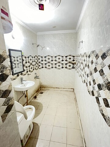 Bathroom in 1 BHK Apartment at Vipul World Floors, Sector 48 – for Rent