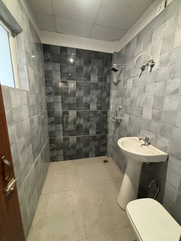 3 BHK Builder Floor For Rent in Dhakoli Village
