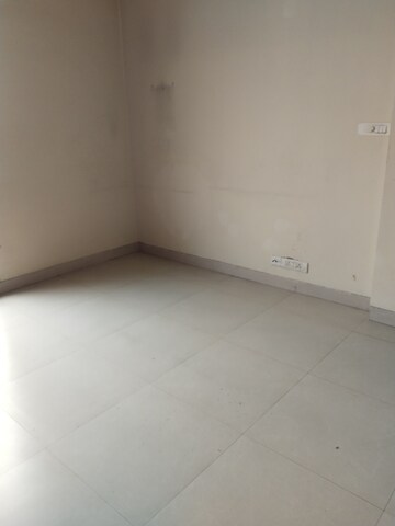 Room in 2.5 BHK Apartment at Vatika Lifestyle Homes, Sector 83 – for Sale