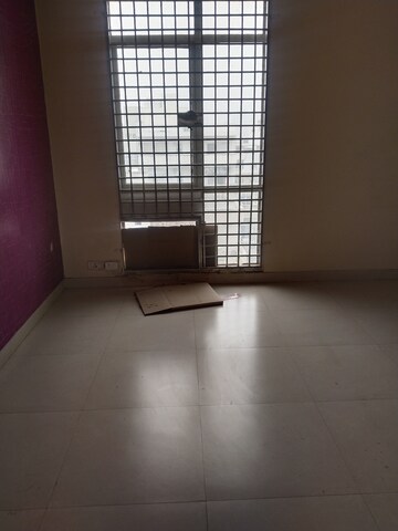 Room in 2.5 BHK Apartment at Vatika Lifestyle Homes, Sector 83 – for Sale