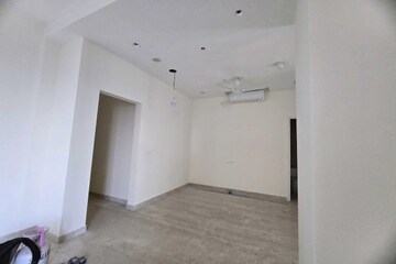 Room in 4 BHK Apartment at Indiabulls Sky Forest, Lower Parel – for Sale