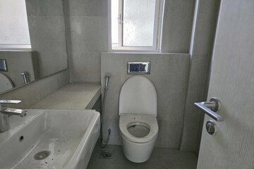 Bathroom in 4 BHK Apartment at Indiabulls Sky Forest, Lower Parel – for Sale