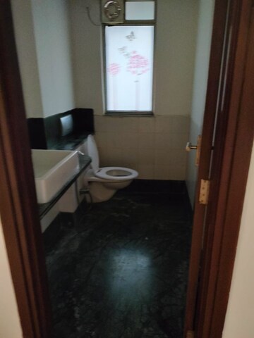 Bathroom in 4 BHK Apartment at DLF Westend Heights, Sector 53 – for Rent