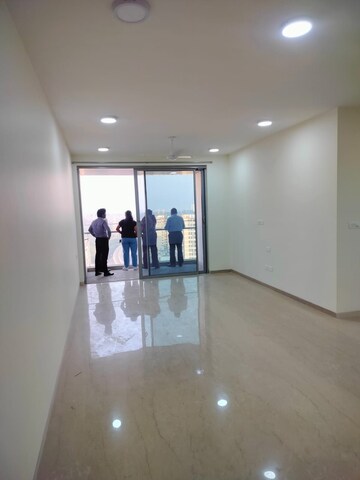 Room in 3 BHK Apartment at Oberoi Maxima, Andheri East – for Rent