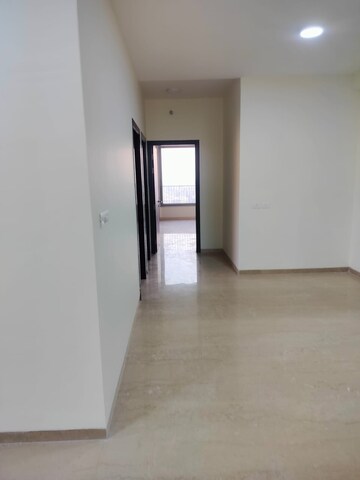 Room in 3 BHK Apartment at Oberoi Maxima, Andheri East – for Rent