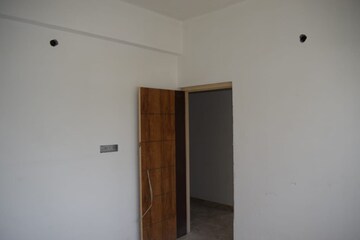 Room in 2 BHK Apartment at Hennur Bande – for Sale