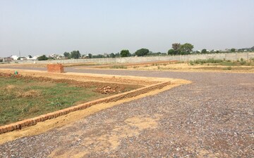 Plot For Sale in Siyana Road