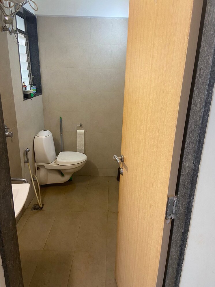 Bathroom, sadguru-mahalaxmi-building 2 Bedroom 500 Sq.Ft. Apartment In Juhu Mumbai 8042598