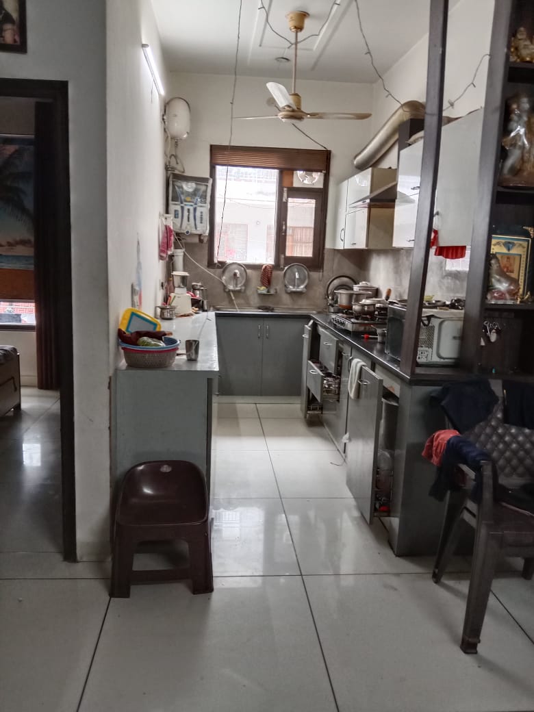 3 BHK + Servant Room Builder Floor For Sale in Vardhman Estate 