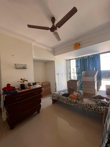 Bedroom in 2 BHK Apartment at Andheri West – for Rent