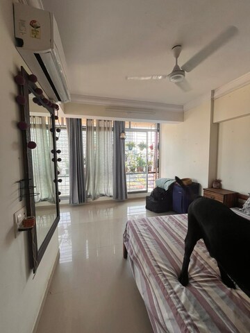 Bedroom in 2 BHK Apartment at Andheri West – for Rent