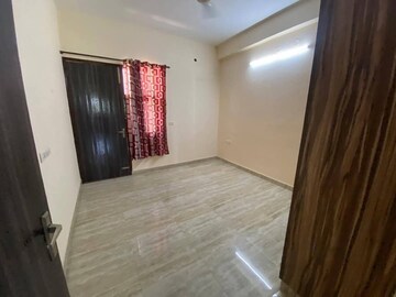 Room in 2 BHK Builder Floor at Sector 9 – for Rent