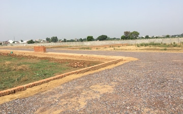 Plot For Sale in Siyana Road