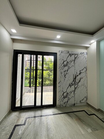 Room in 4 BHK Builder Floor at Ameya One, Sector 42 – for Rent