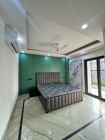 Bedroom in 4 BHK Builder Floor at Ameya One, Sector 42 – for Rent